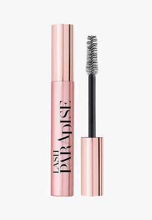 Tube de mascara cylindrique rose avec des accents argentés et des lettres noires, accompagné d'un applicateur à poils noirs.