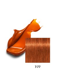 Coloration capillaire étiquetée 7-77, présentant un échantillon brillant orange et un échantillon de cheveux texturé dans une teinte chaude cuivrée assortie.