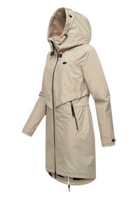 Veste imperméable beige avec capuche, fermeture éclair sur toute la longueur, deux poches latérales, cordon de serrage ajustable et détails noirs sur la fermeture éclair.