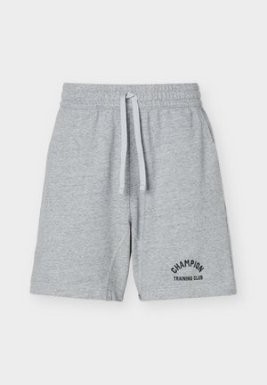 Pantalones cortos deportivos gris claro con cintura elástica, cordón ajustable, bolsillos laterales y "Champion Training Club" impreso en la pierna izquierda.