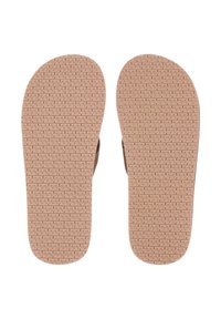 Brune gummiflip-flopsåler med tekstureret grebmønster, der har et strømlinet design uden synlige udsmykninger eller logoer.