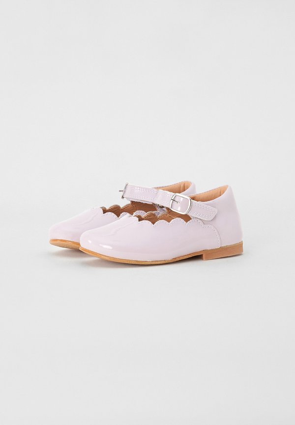 SCALLOP MARY JANE – Riemchenballerina – iris patent