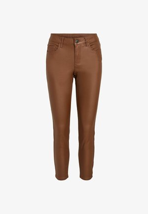 Schmale braune Kunstlederhose mit glatter Textur, fünf Taschen-Design und einem vorderen Knopfverschluss. Keine sichtbare Markenkennzeichnung.