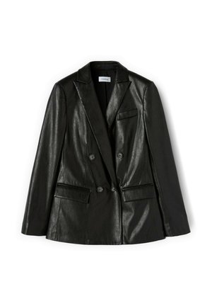 Blazer doppiopetto nero in finta pelle con rever a incavo, due tasche frontali con patta e una tasca sul petto, disteso su sfondo bianco.