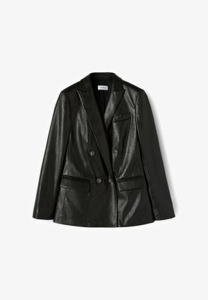 Blazer doppiopetto nero in finta pelle con rever a incavo, due tasche frontali con patta e una tasca sul petto, disteso su sfondo bianco.
