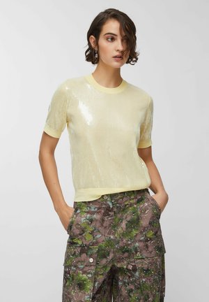 WITH SEQUINS - Triko s potiskem - yellow