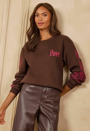 Love & Roses, PETITE FIT - CHEETAH SLEEVE JERSEY SWEATSHIRT - Sweatshirt - chocolate brown