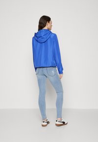 ONLY ONLMALOU JACKET - Windjack - dazzling blue