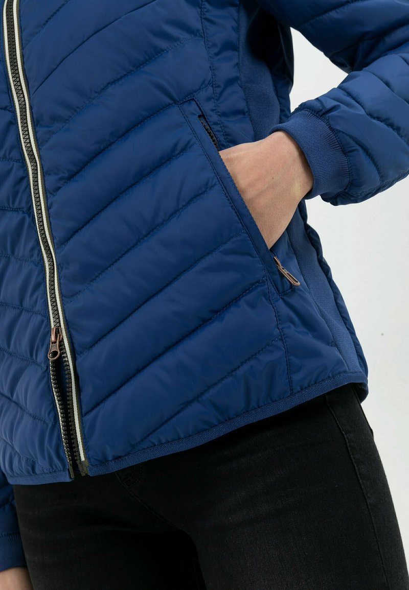 Damen Leichte Jacken | camel active STEPPBLOUSON MIT ABNEHMBARER Winterjacke blue/blau - CI98371 Damen Leichte Jacken | camel active STEPPBLOUSON MIT ABNEHMBARER Winterjacke blue/blau - CI98371