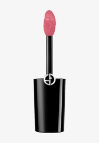 Flytende leppestift med en rosa applikatortipp, holdt av en slank svart sylinderbeholder med en sølvlogo på toppen.