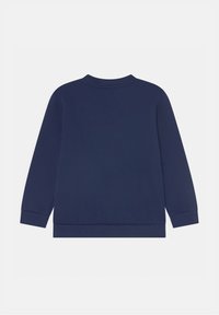 Felpa blu navy, maniche lunghe, scollo rotondo, polsini e orlo a coste, materiale in cotone morbido con una texture liscia, design semplice.