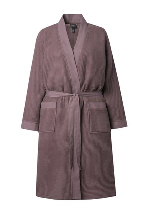 Wafeltextuur, langemouwen badjas in gedempt mauve met een sjawlkolet, strikceintuur en twee voorzakken. Geschikt voor casual gebruik.