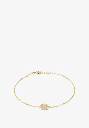 Gouden armband met een delicate ketting, voorzien van een ovale hanger versierd met kleine heldere stenen, beveiligd met een karabijnsluiting.