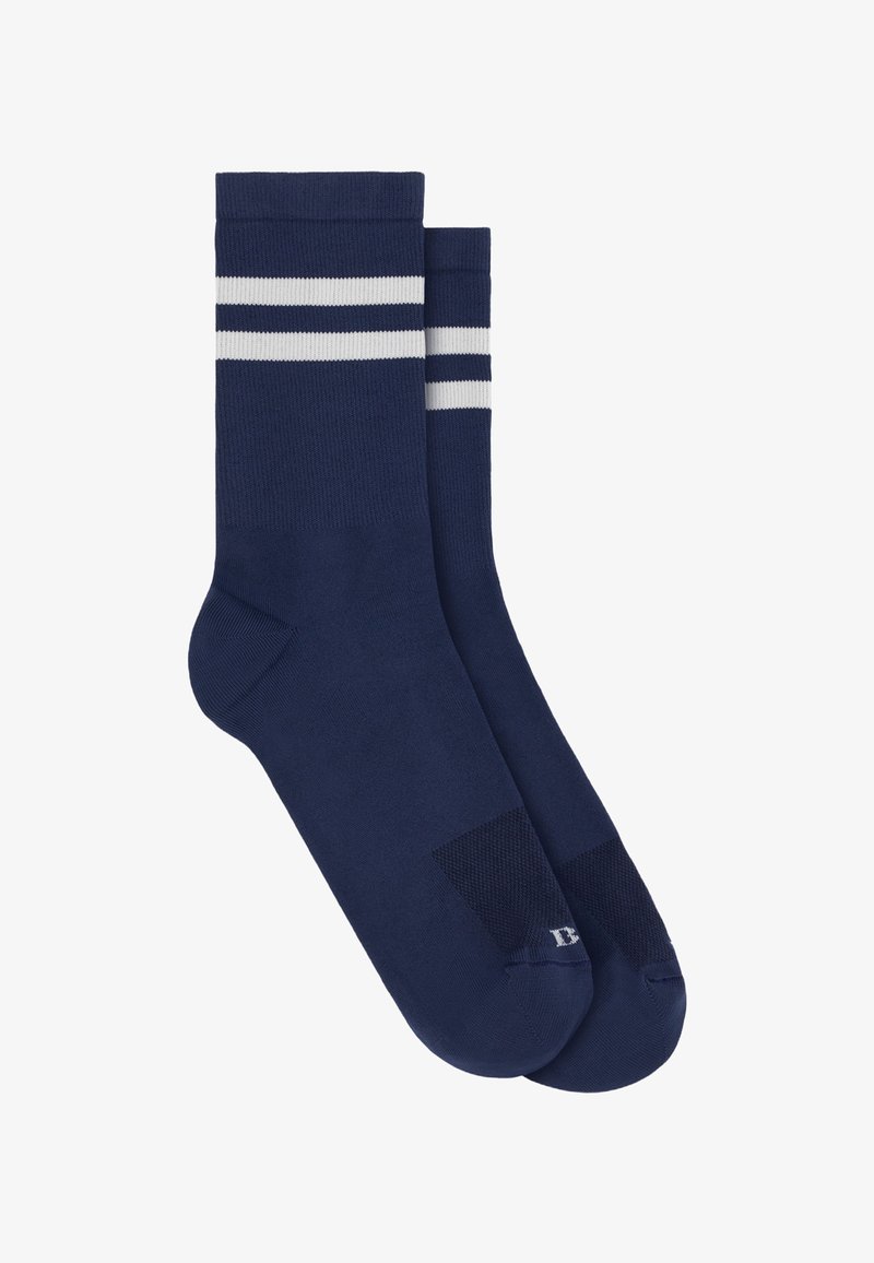 Paire de chaussettes basses bleu marine avec deux bandes blanches horizontales près du haut, et des zones renforcées au talon et aux orteils.