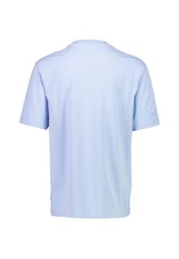 Jasnoniebieski t-shirt z krótkim rękawem, okrągły dekolt, gładka faktura, jednolity wzór, widok od tyłu ukazuje prosty dół i brak widocznych logo lub wzorów.