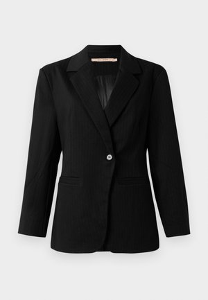 Svart vest med pinstripes og én knapp, med notched lapel og to frontlommer, vist på en enkel hvit bakgrunn.