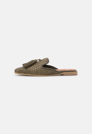 Slip-ons - khaki