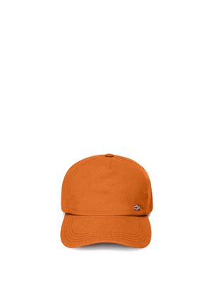 Orange baseballkasket med lille rektangulært flagemblem på frontens højre side, vist mod en ensfarvet hvid baggrund.