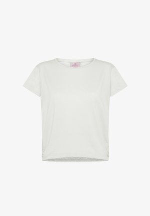 Valkoinen, lyhythihainen t-paita, joka on valmistettu pehmeästä kankaasta. Paidassa on pyöreä pääntie ja sivuilla laskostettu yksityiskohta, joka antaa rennon istuvuuden.