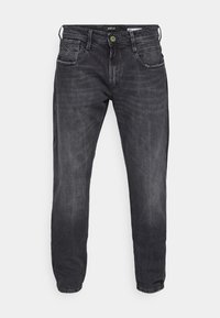 Jeans en denim gris foncé à coupe slim, avec cinq poches, une fermeture à bouton vert et un léger délavage pour la texture.