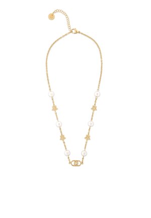 Halskette in Goldfarbe mit wechselnden weißen Perlen und sternförmigen Akzenten. Enthält einen Logo-Anhänger und eine verstellbare Kette zur Anpassung der Größe.