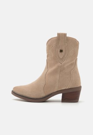 Botki kowbojki i motocyklowe