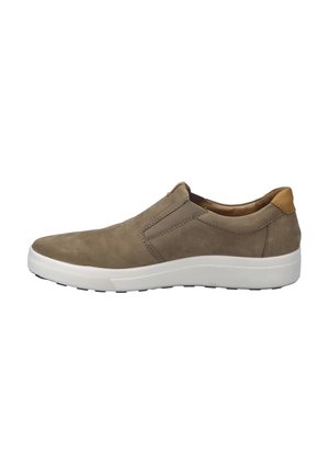 Graue Wildlederschlupfschuhe mit elastischen Seitenpanelen, weißer Gummisohle und braunem Lederakzent an der Ferse. Glatte Textur überall.