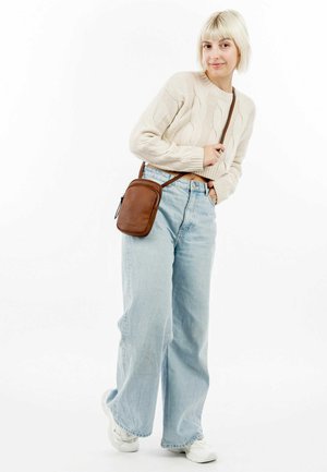 Phone pouch - cognac