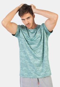 Spyder CAMOUFLAGE - Sports T-shirts - green