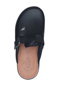 Schwarze Lederclogs mit abgerundeter Zehenform, verstellbarem Riemen und texturiertem Fußbett. Mit einem silbernen Logo und gepolstertem Fußbett.