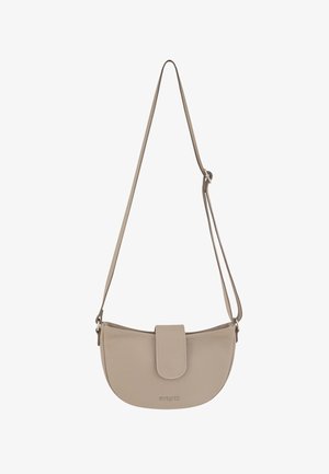 Beżowa skórzana torebka na ramię o zaokrąglonym kształcie, z magnetyczną klapką, wytłoczonym logo i regulowanym paskiem na ramię.