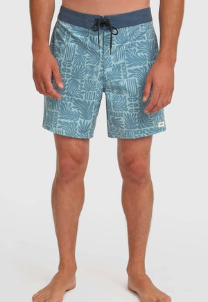 Niebieskie spodenki kąpielowe z tropikalnym wzorem liści, elastycznym pasem ze sznurkiem kontrastującym oraz małą metką z logo na brzegu.