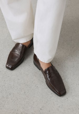 Next, REGULAR FIT - FOREVER COMFORT SQUARE TOE LOAFERS - Slip-ons - chocolate brown croc effect