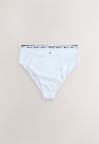 Culottes blanches taille haute avec ceinture élastique noire comportant le texte répété "NEXT" et un petit détail floral brodé au centre devant.