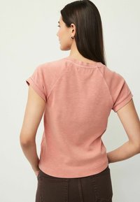 Next CREW NECK SHORT SLEEVE RAGLAN REGULAR FIT - Jednoduché tričko - pink wash