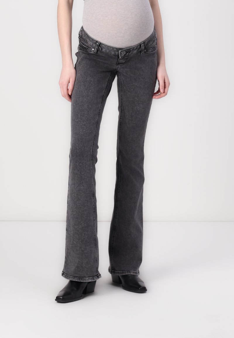 Jeans grises acampanados con un diseño clásico de cinco bolsillos, cierre delantero de botones y ligeros desgastes. Fabricados en denim con una textura suave.