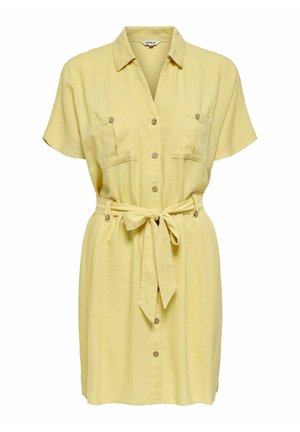 Robe chemise à manches courtes jaune clair avec col, boutonnée à l'avant, deux poches poitrine et ceinture à nouer à la taille.