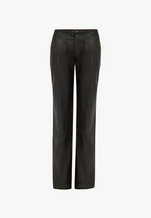 Pantalon en cuir noir à coupe droite, avec des surpiqûres marron contrastantes, fermeture par boutons et poches latérales. Texture douce et lisse.
