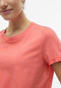 Vero Moda VMPAULA - T-shirt basic - dubarry