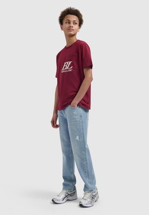 Ballin, LOOSE FIT CREWNECK SS T-SHIRTS - T-shirt print - bordeaux