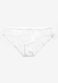 Witte bikini ondergoed met een gladde satijnen voorkant en kantafwerking aan de zijkanten. Heeft geschulpte randen en een klein strikje als detail in de tailleband.
