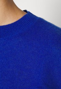 STUDIO ID Sweter