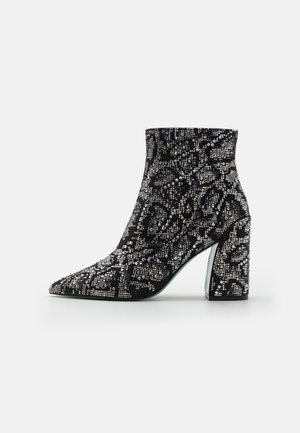 KRIS - Kotnkov obuv na vysokm podpatku - black/silver
