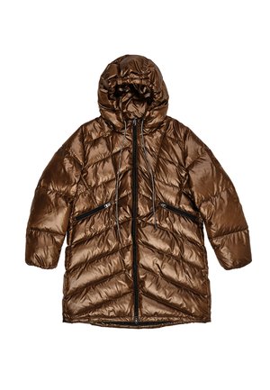 Brązowa błyszcząca pikowana długa kurtka puchowa z kapturem, przednim zamkiem błyskawicznym, troczkami i dwoma ukośnymi kieszeniami na zamek.