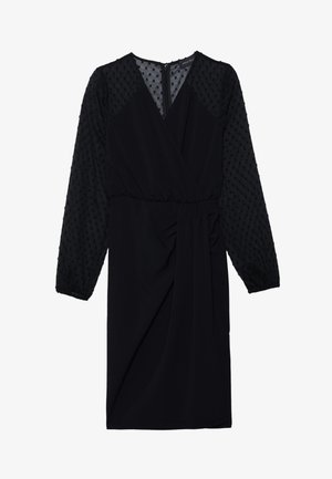 Must mustjääk, mis sisaldab mähise disaini, pikkade läbipaistvate täpiliste käiste, kogutud talje ja sujuva seeliku külgsuuna drapeeringu detailiga.