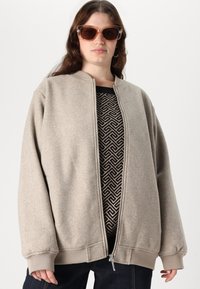 ONLY Carmakoma CARNANCY LIFE - Bomber Jacket - simply taupe