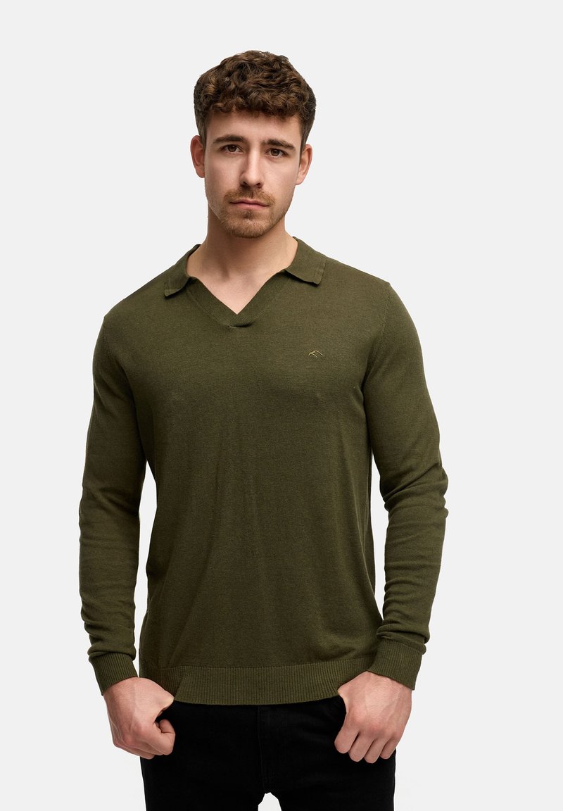 Olivegrüner Pullover mit langen Ärmeln, V-Ausschnitt und Kragen. Verfügt über gerippte Bündchen und Saum, gefertigt aus einem glatten Stoff mit dezentem Glanz.