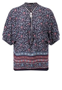 Laivansinis lyhythihainen bluzonas su raudonos, baltos ir šviesiai mėlynos gėlėmis ir geometriniais raštais, su sidabriniu užtrauktuku priekyje ir apvaliu apykaklė.