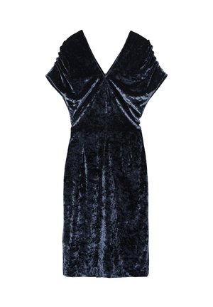 Marineblauwe fluwelen jurk met gedrapeerde korte mouwen, V-hals en getailleerde taille. Gladde textuur met subtiele glans en een knielange ontwerpe.