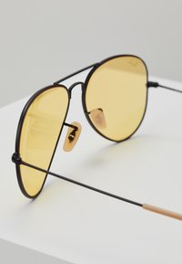 Ray-Ban AVIATOR LARGE UNISEX - Óculos de sol - black/photo yellow